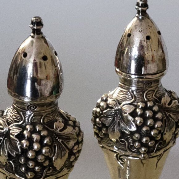 (SOLD) Antique 1920s Benedict Proctor Art Nouveau Silver Salt and Pepper Shakers - Picture 4 of 5